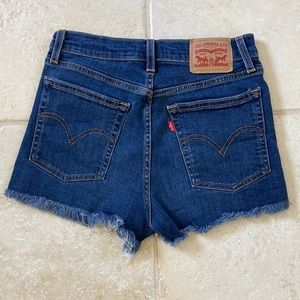 Levi’s High Rise Shorts 27